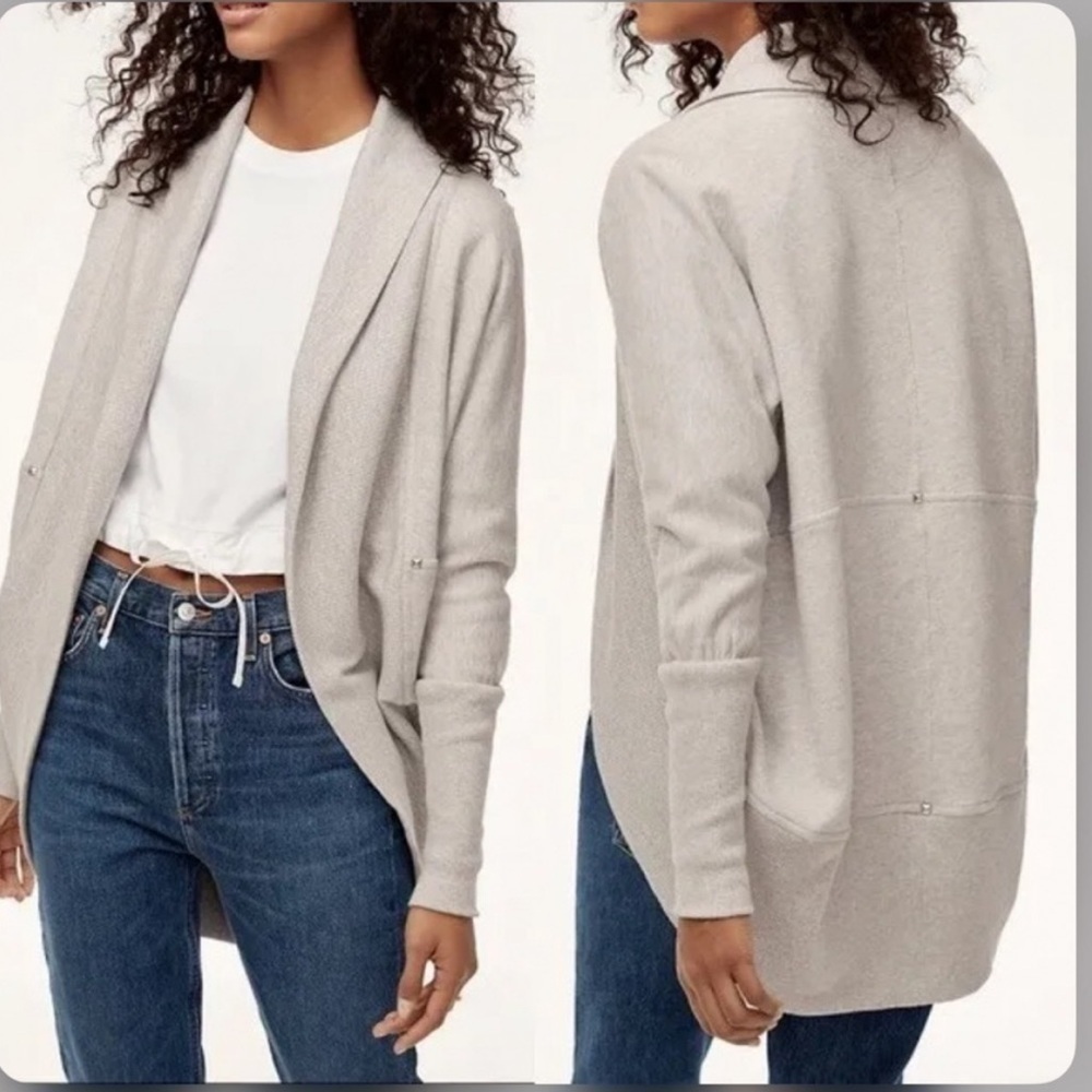Aritzia Wilfred Diderot Cocoon
Cardigan Sweater in Light Grey.